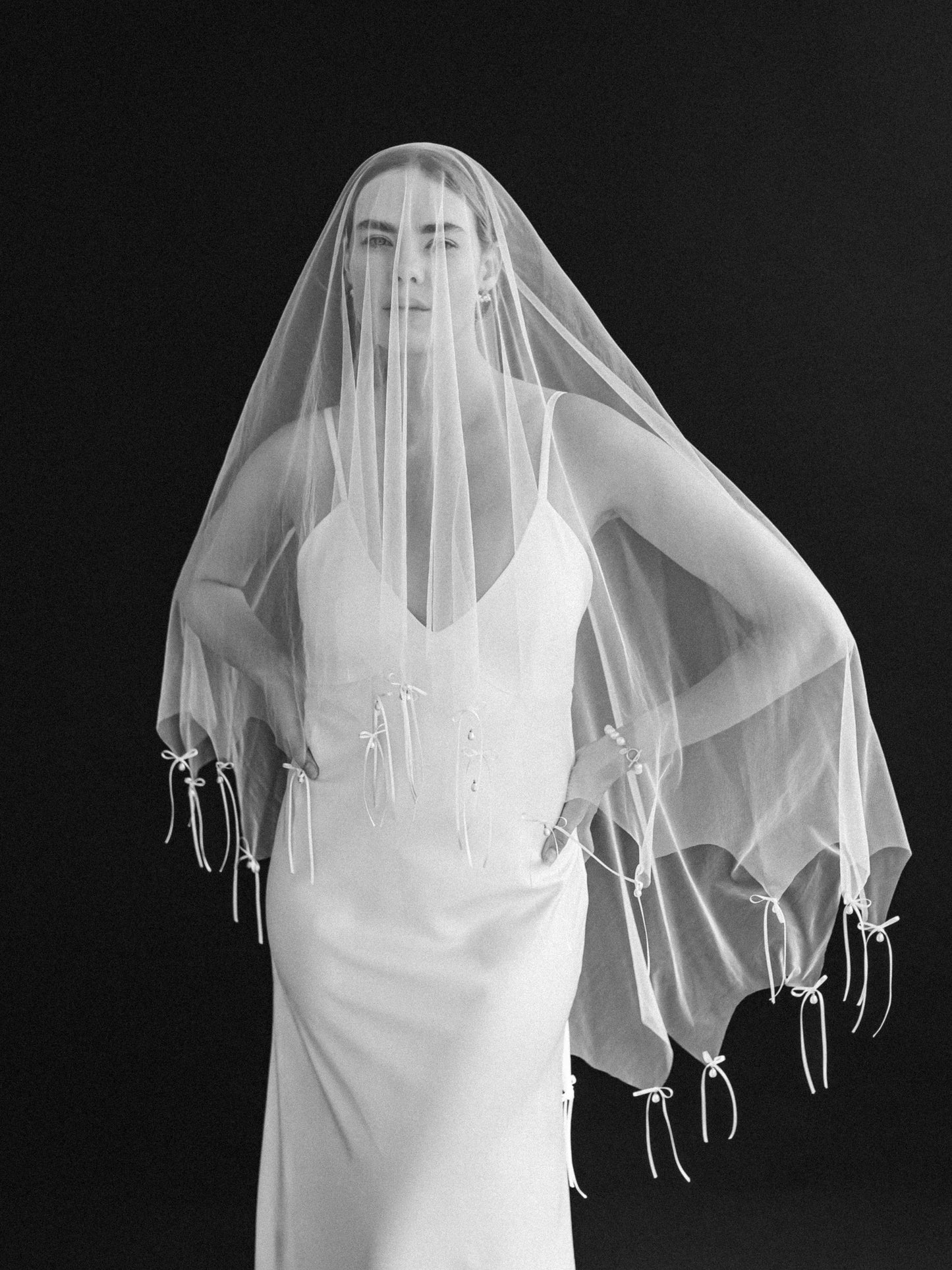 Dainty Bow and Pearl Drop Veil