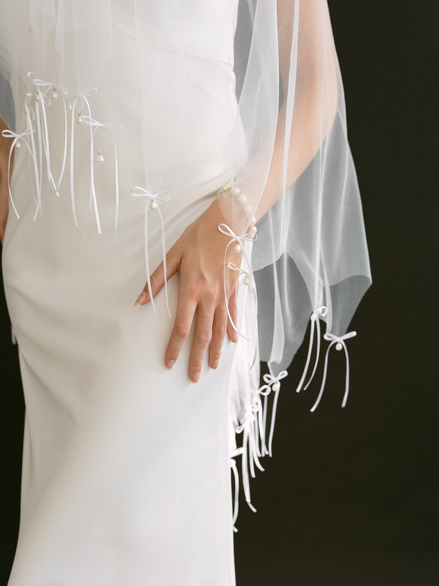 Dainty Bow and Pearl Drop Veil