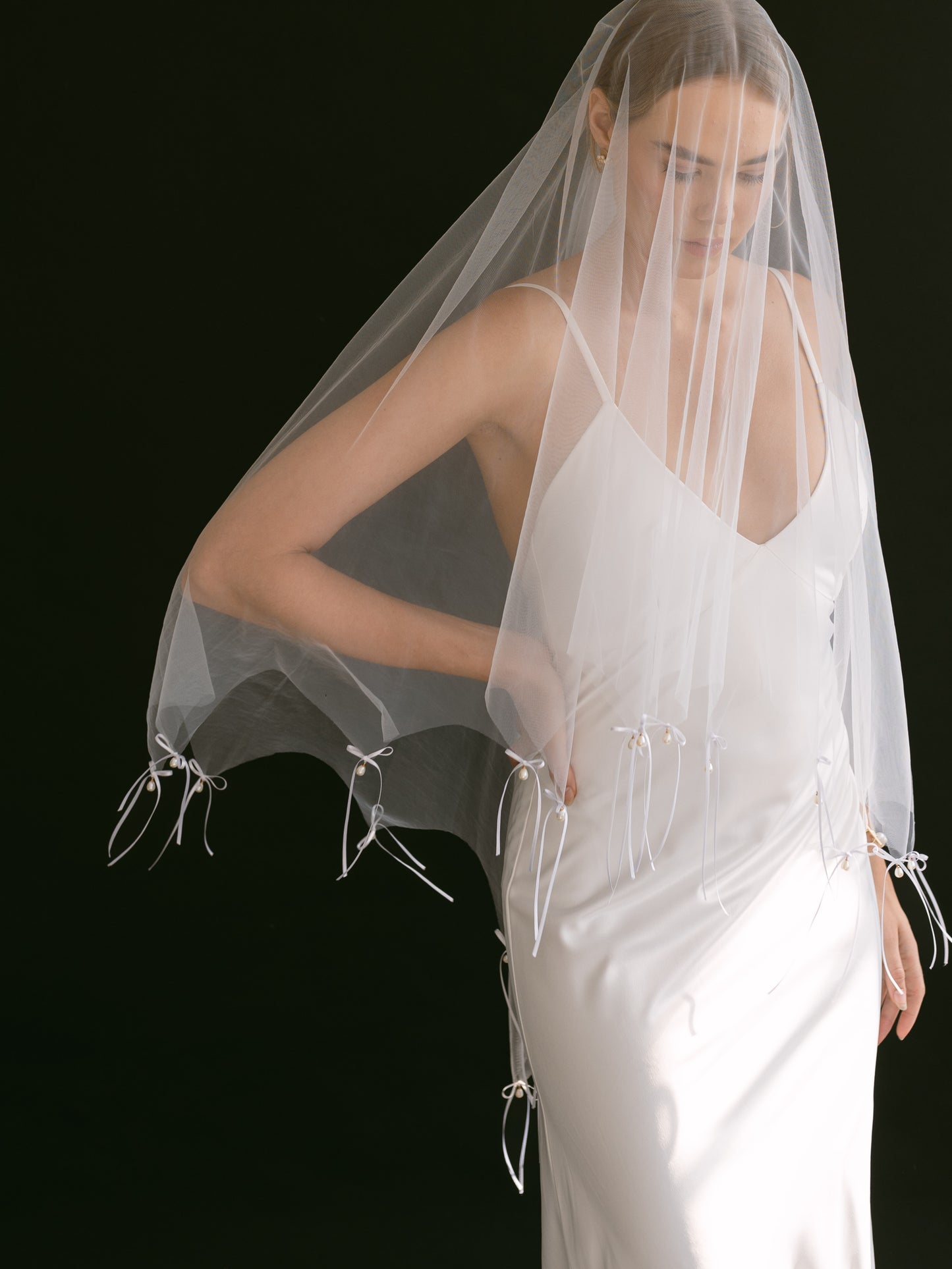 Dainty Bow and Pearl Drop Veil