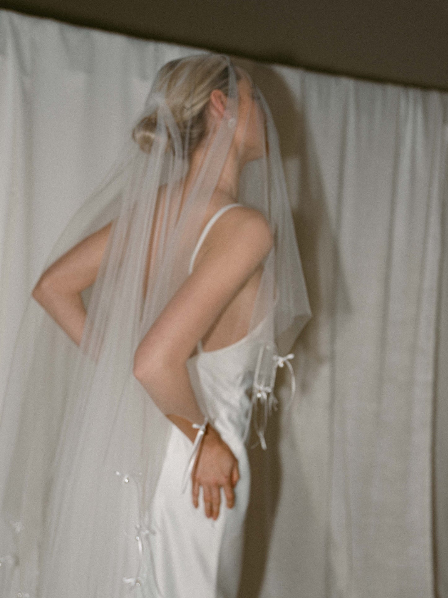 Dainty Bow and Pearl Drop Veil