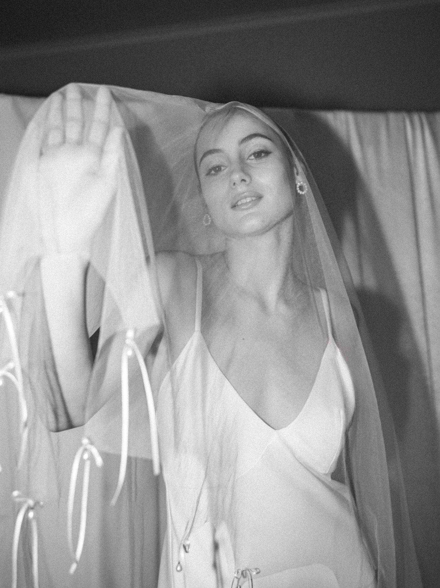 Dainty Bow and Pearl Drop Veil